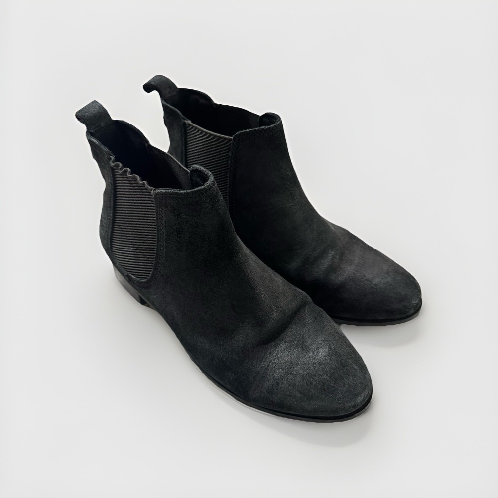 Toms Ella ankle chelsea boot suede, color black, size 7.5 with elastic bands